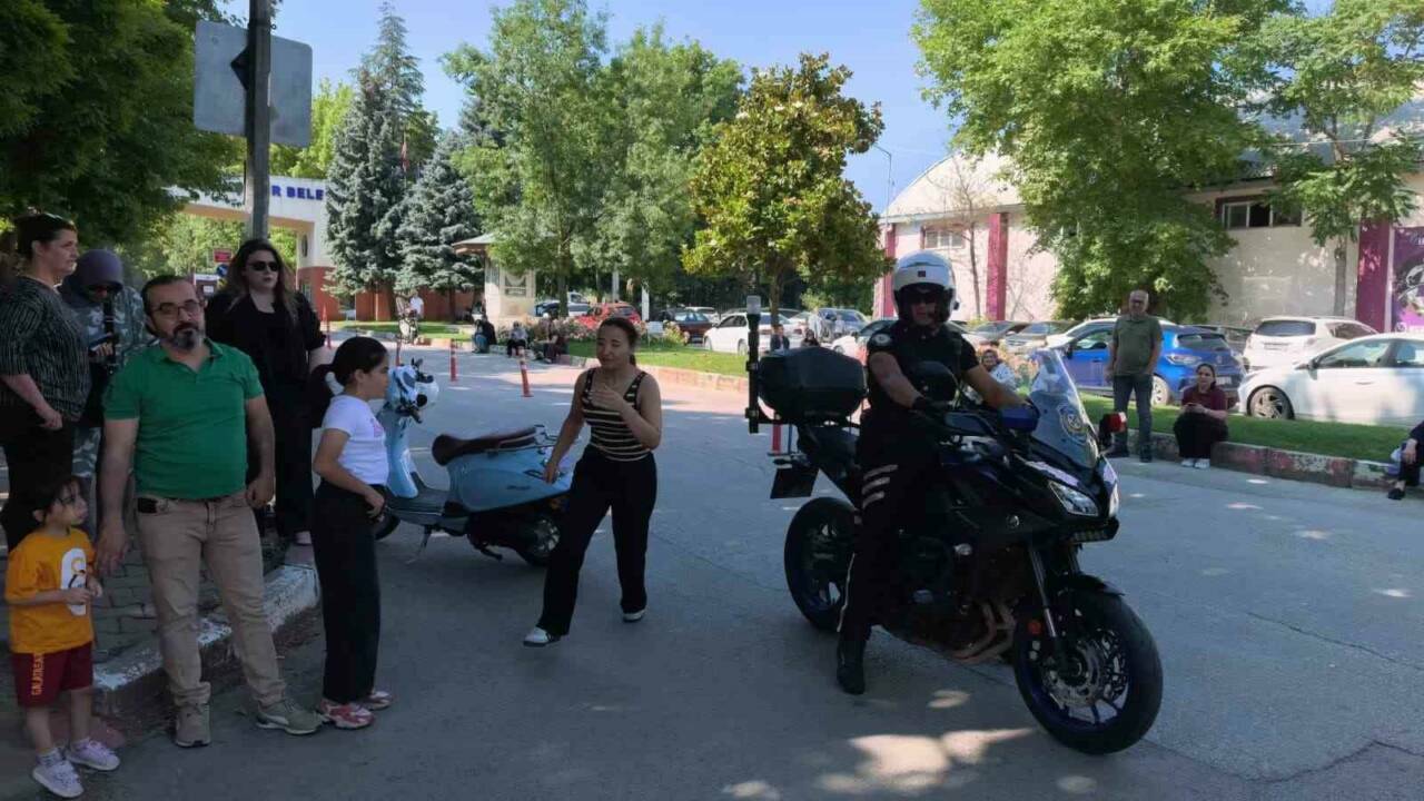 Sınava 1 dakika kala polis yetiştirdi 1 sinava 1 dakika kala polis yetistirdi 6b0ca010a409