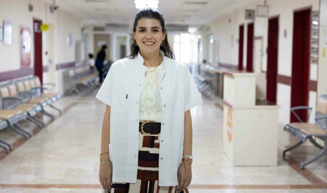 ‘Şişman diyetisyen’ dediler, verdiği kilolarla herkesi şaşırttı İzmir Büyükşehir Belediyesi Eşrefpaşa Hastanesi’nde görev yapan Diyetisyen Dilara Demirkan,