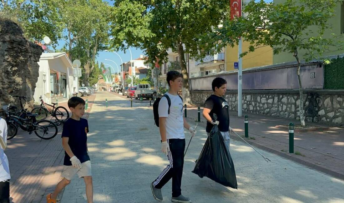 Sosyal medyada gördü, hemen harekete geçti! Bursalı Çınar ve arkadaşları… Bursa'nın İznik ilçesinde yaşayan ve sanal medyada izlediği çevre temizliği