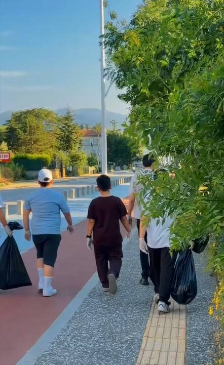 Sosyal medyada gördü, hemen harekete geçti! Bursalı Çınar ve arkadaşları... 12 sosyal medyada gordu hemen harekete gecti bursali cinar ve arkadaslari 902dff588c20
