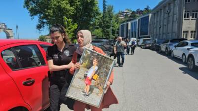 Zonguldak'ta yokuşta geri kayan su dağıtım kamyonetinin altında kalan Sarp