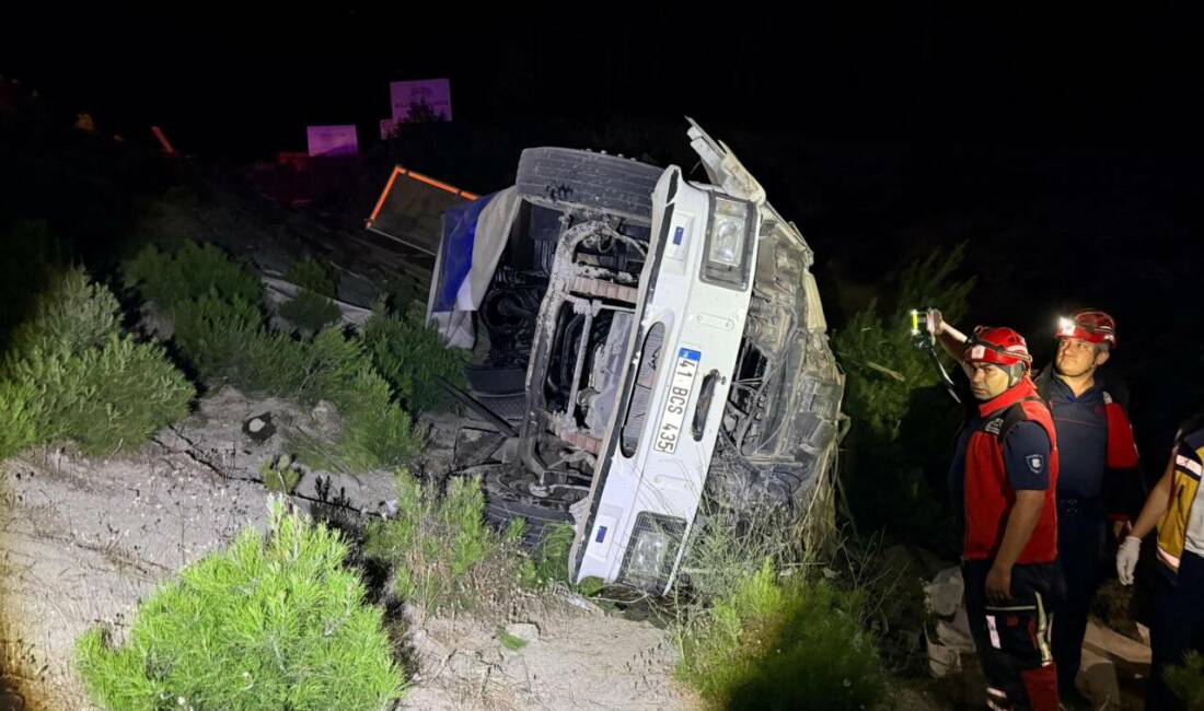 Takla atan otomobilin sürücüsü öldü Balıkesir'in Edremit ilçesinde takla atıp yol kenarına savrulan otomobilin sürücüsü