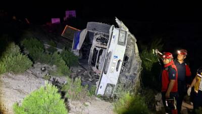 Balıkesir'in Edremit ilçesinde takla atıp yol kenarına savrulan otomobilin sürücüsü