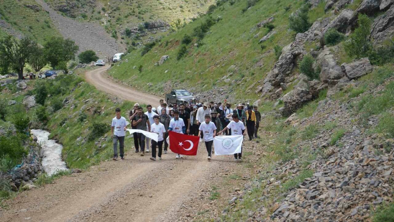 Ters laleler görenleri mest etti 3 ters laleler gorenleri mest etti 26bb7cd95fdc