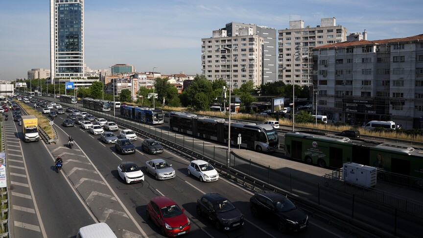 Trafikte can güvenliğini tehdit eden "makas atma" ihlalinde, yeni trafik
