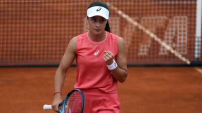 Milli tenisçi Zeynep Sönmez, tek kadınlar kategorisinde katıldığı Eastbourne Açık'ın