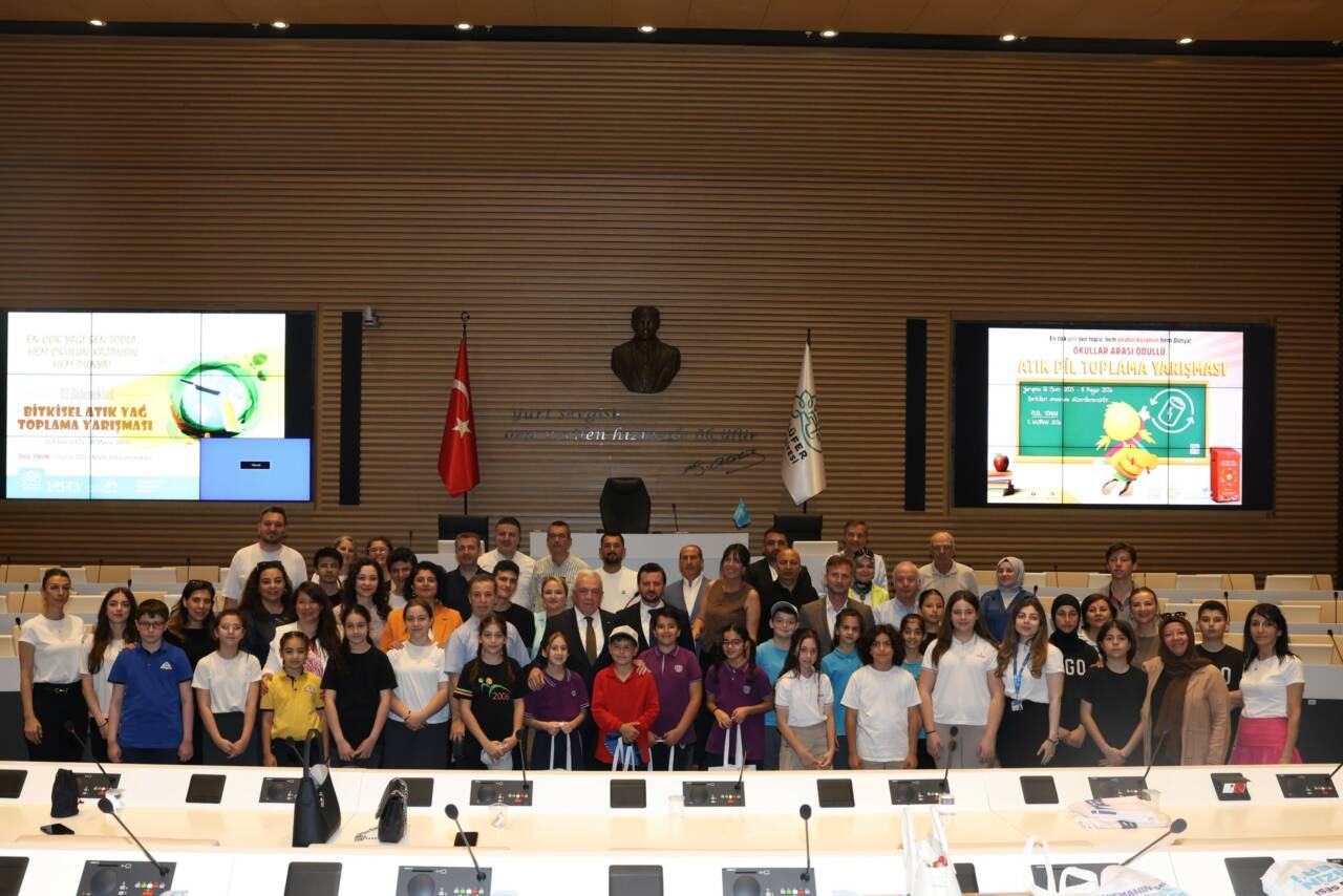 Nilüfer Belediyesi’nin çevre bilincini artırmak amacıyla okullar arası düzenlediği bitkisel atık