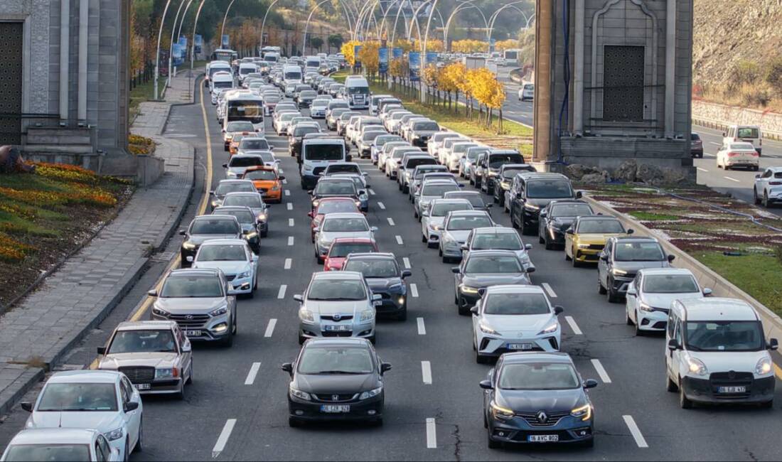 Trafikte ‘makas’ ihlallerinde ciddi düşüş Yeni trafik düzenlemesinin 27 Şubat'ta yürürlüğe girmesinin ardından trafikte "makas