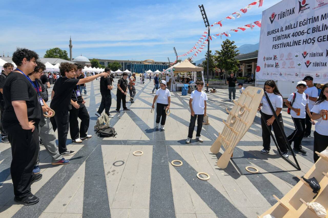 Gençlerin üreten fikirleri Osmangazi’de görücüye çıktı 14 Gençlerin Üreten Fikirleri Osmangazi’de Görücüye Çıktı
