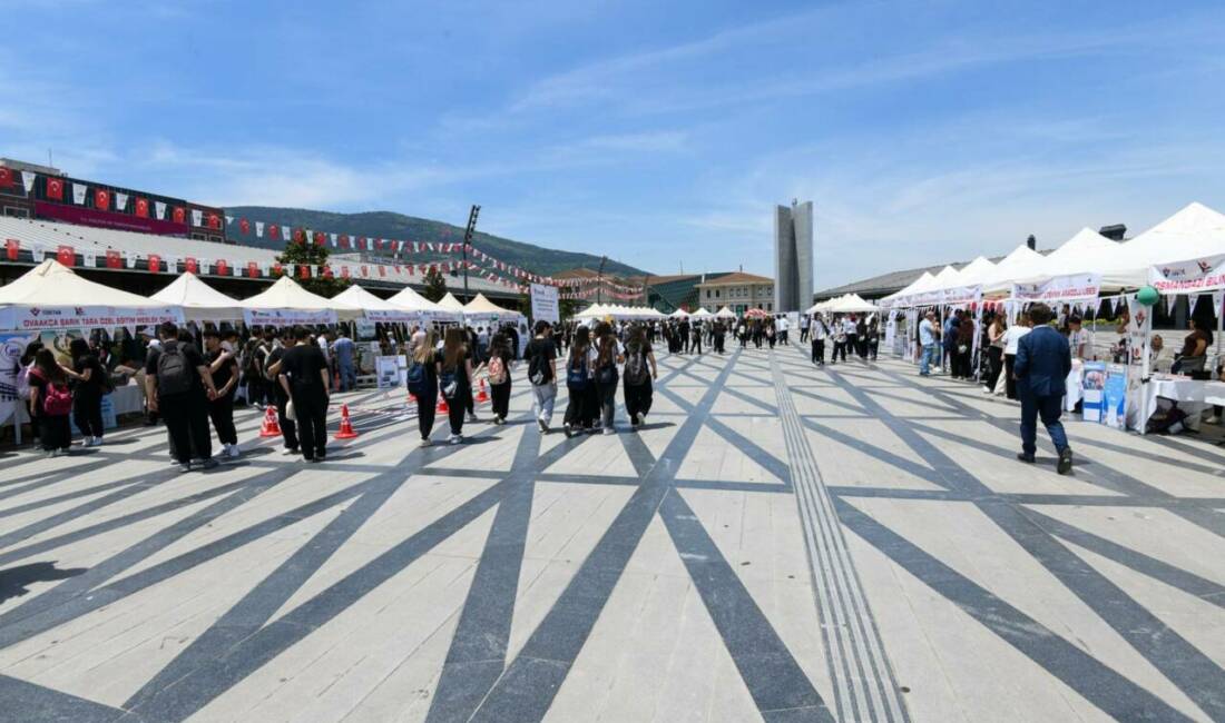 Gençlerin üreten fikirleri Osmangazi’de görücüye çıktı Osmangazi Belediyesi’nin katkılarıyla gerçekleştirilen TÜBİTAK 4006-C Bilim Fuarı Festivali, Osmangazi