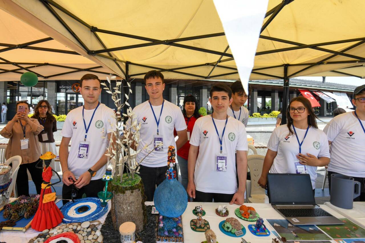 Gençlerin üreten fikirleri Osmangazi’de görücüye çıktı 7 Gençlerin Üreten Fikirleri Osmangazi’de Görücüye Çıktı