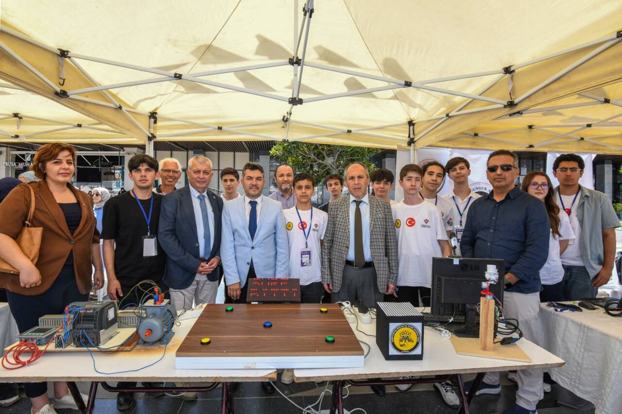 Gençlerin üreten fikirleri Osmangazi’de görücüye çıktı 12 Gençlerin Üreten Fikirleri Osmangazi’de Görücüye Çıktı