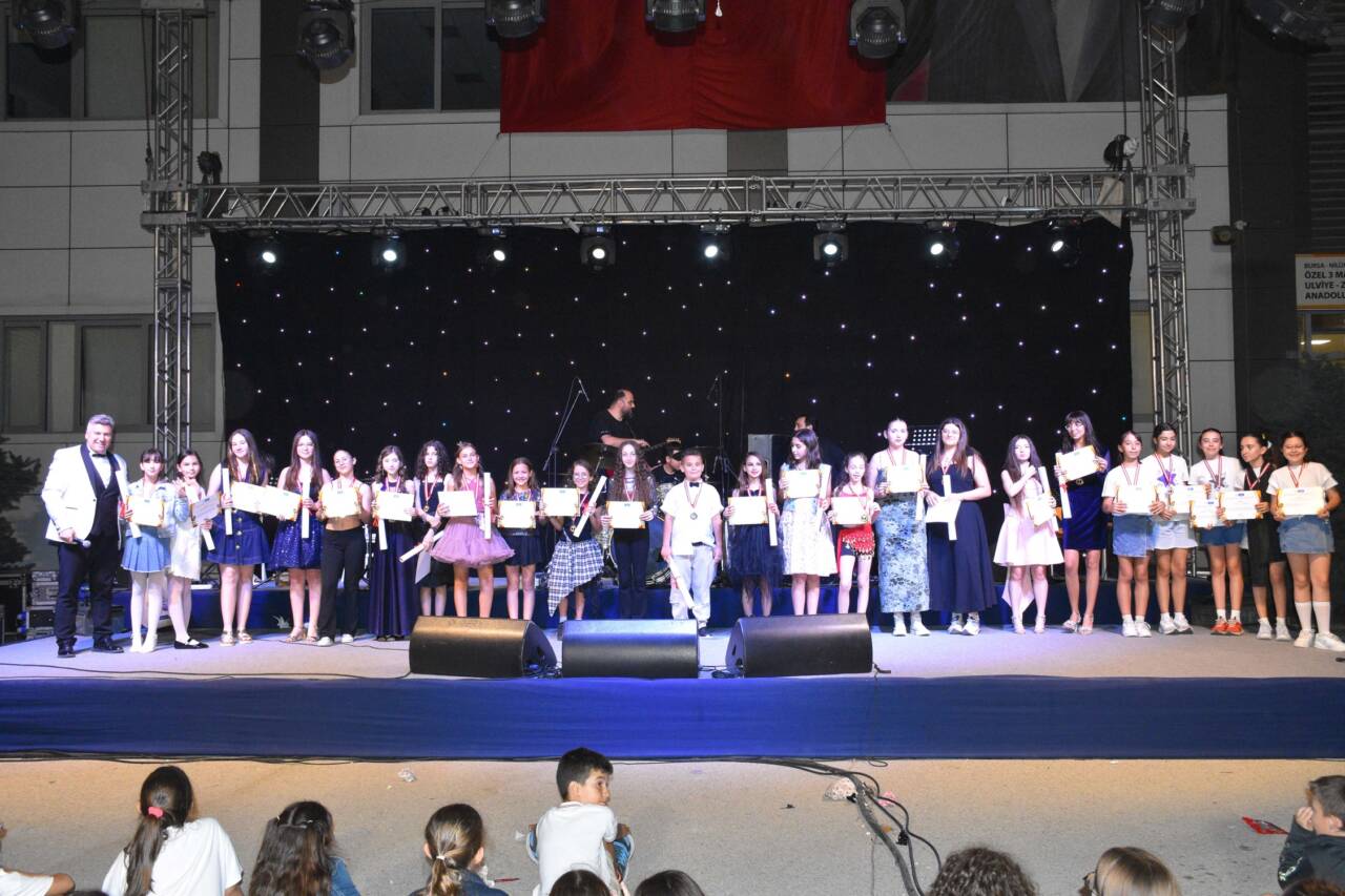 Bursa 3 Mart Eğitim Kurumları'nın en güzel sesi belli oldu 3 tum katilimcilarjpg