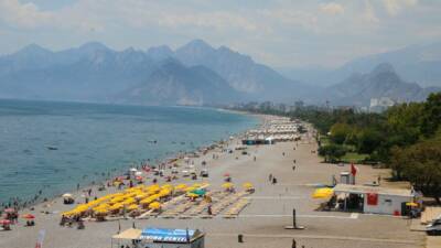Antalya'da sıcak hava ve yüksek nemin etkisiyle hissedilen sıcaklık 47