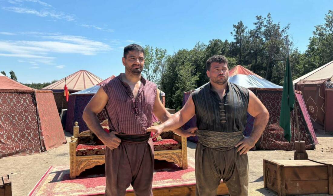 Taha Akgül ve Rıza Kayaalp kamera karşısında oyunculuk performansı sergiledi.