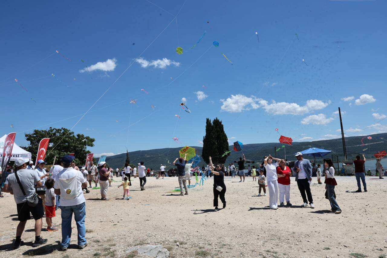 Bursa’da gökyüzü renklendi 13 Nilüfer’de gökyüzü uçurtmalarla renklendi