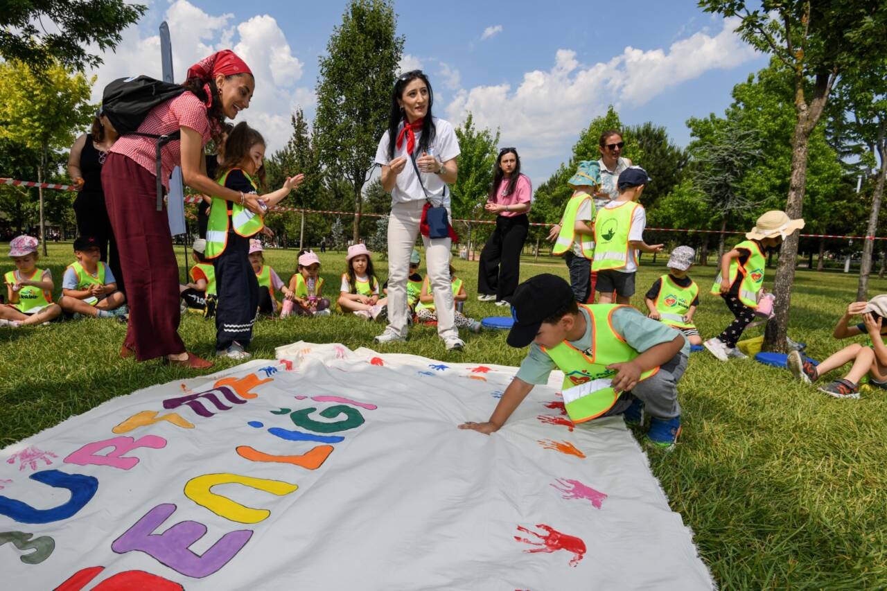 Osmangazi’de minikler 'Yaza Merhaba Etkinliği'nde buluştu 2 Osmangazi’de minikler yaza merhaba etkinliğinde buluştu