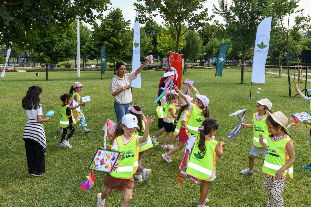 Osmangazi’de minikler 'Yaza Merhaba Etkinliği'nde buluştu 9 Osmangazi’de minikler yaza merhaba etkinliğinde buluştu