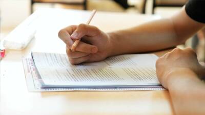 YKS'nin ikinci oturumu olan Alan Yeterlilik Testleri (AYT), bugün saat