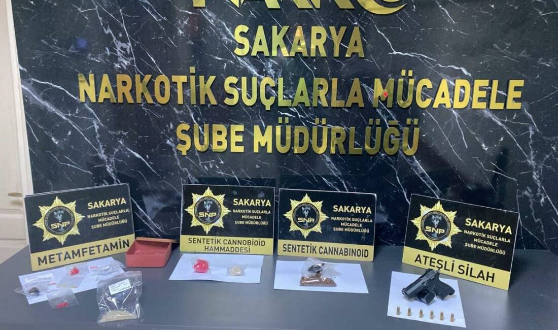 Sakarya'nın Adapazarı ilçesinde, polisten kaçarken girdiği iş yerinin tuvaletinde uyuşturucuyu