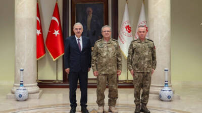 Kara Kuvvetleri Komutanı Orgeneral Metin Tokel, Bursa Valisi Erol Ayyıldız'ı