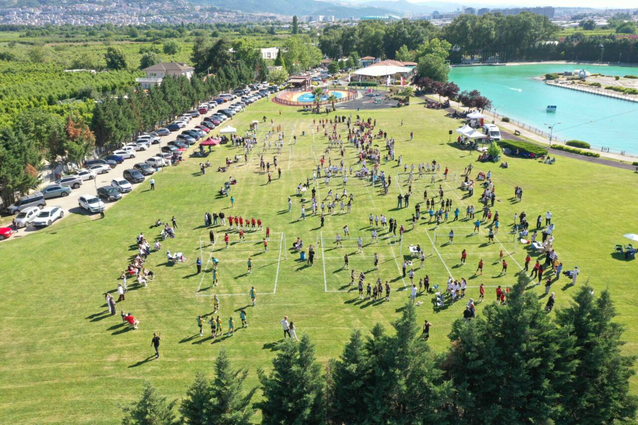 Bursa'da geleceğin voleybolcuları burada yetişiyor 4 Fwd: Geleceğin Voleybolcuları Osmangazi’de Yetişiyor (Görüntülü)