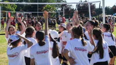 Osmangazi Belediyesi’nin bu yıl ikinci kez düzenlediği Mini Voleybol Şenliği,