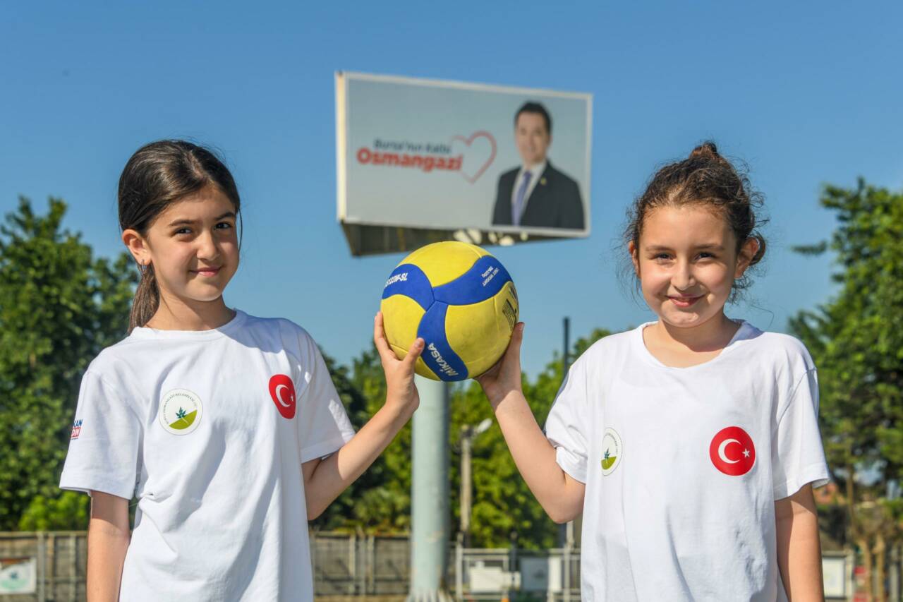 Bursa'da geleceğin voleybolcuları burada yetişiyor 2 Fwd: Geleceğin Voleybolcuları Osmangazi’de Yetişiyor (Görüntülü)