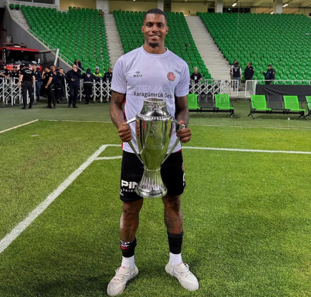 Bursaspor'da golcü kim olacak? Timsah tanıdık isimle masada... 1 wesley moraes4