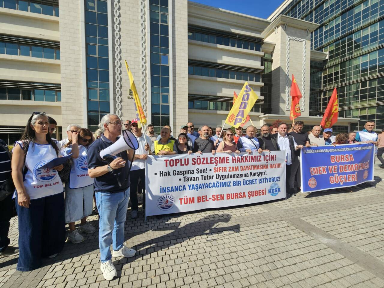 TÜM BEL-SEN' Bursa Büyükşehir binası önünde açıklama 2 whatsapp image 2026 06 16 at 171807 1