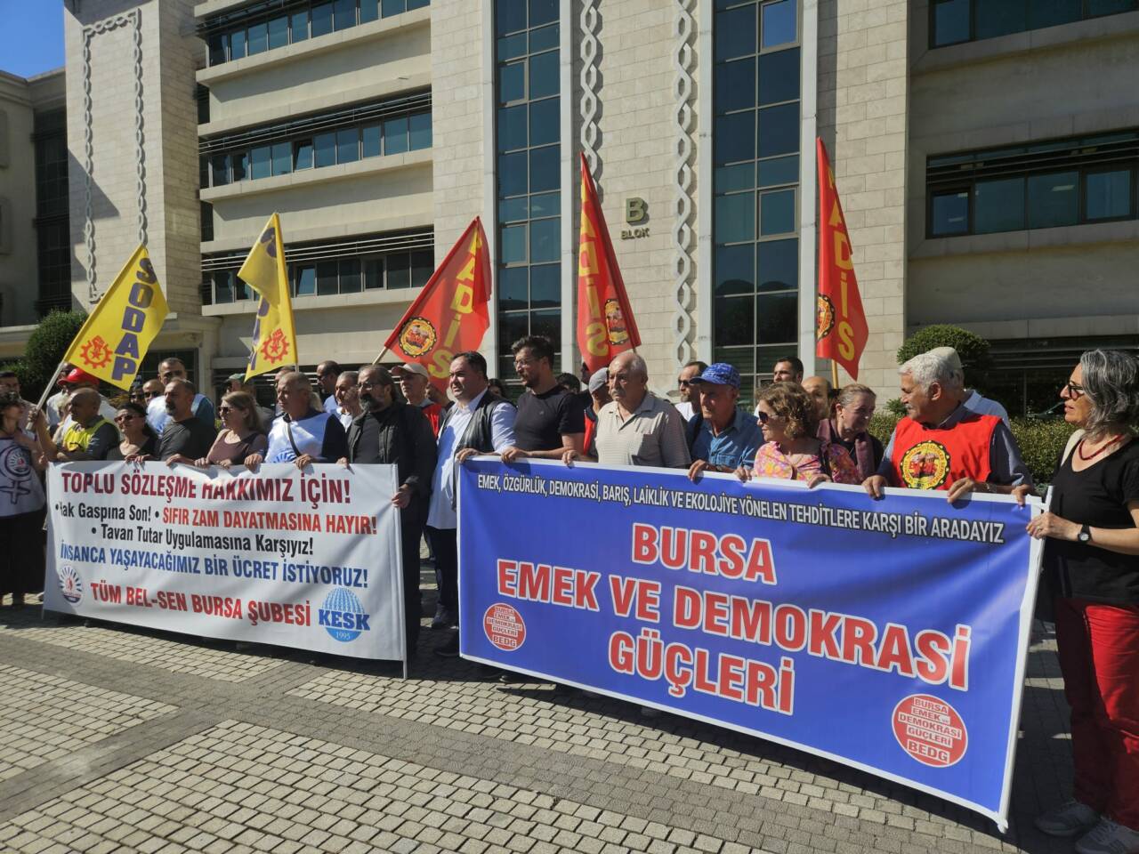 TÜM BEL-SEN' Bursa Büyükşehir binası önünde açıklama 7 whatsapp image 2026 06 16 at 171807