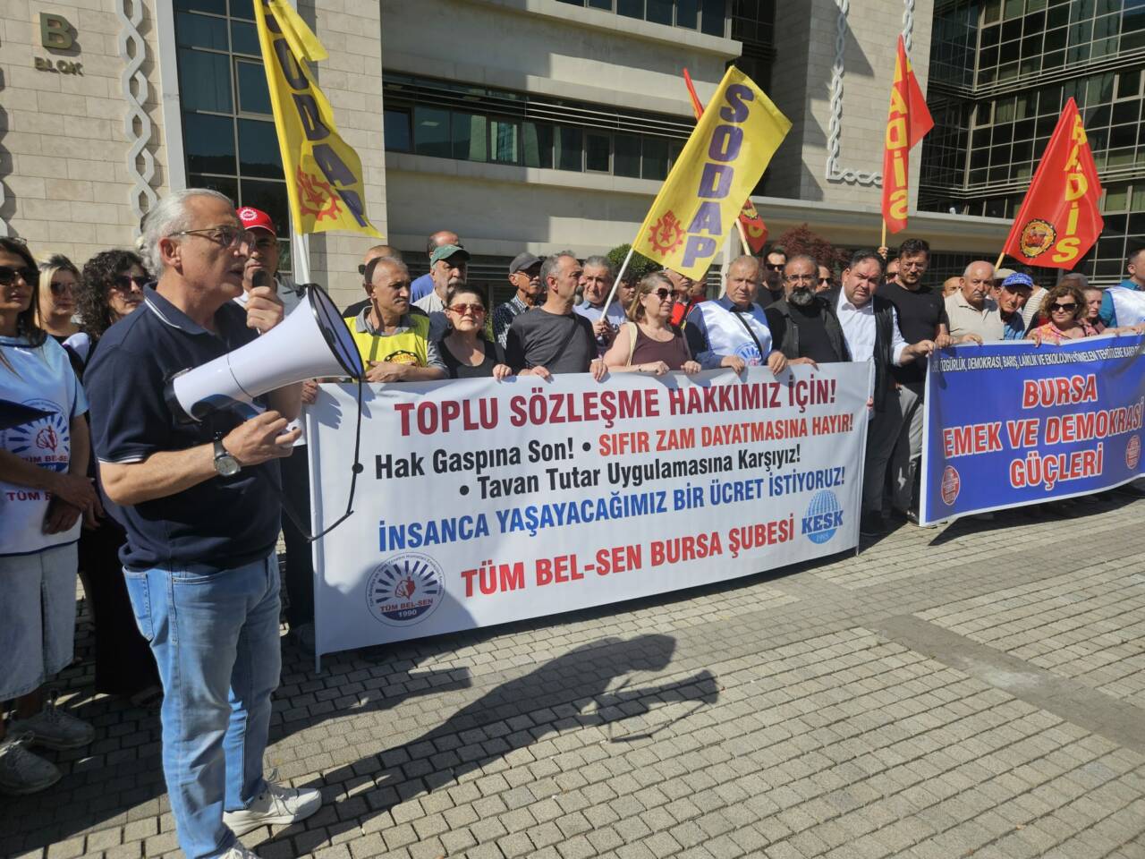TÜM BEL-SEN' Bursa Büyükşehir binası önünde açıklama 6 whatsapp image 2026 06 16 at 171808 1