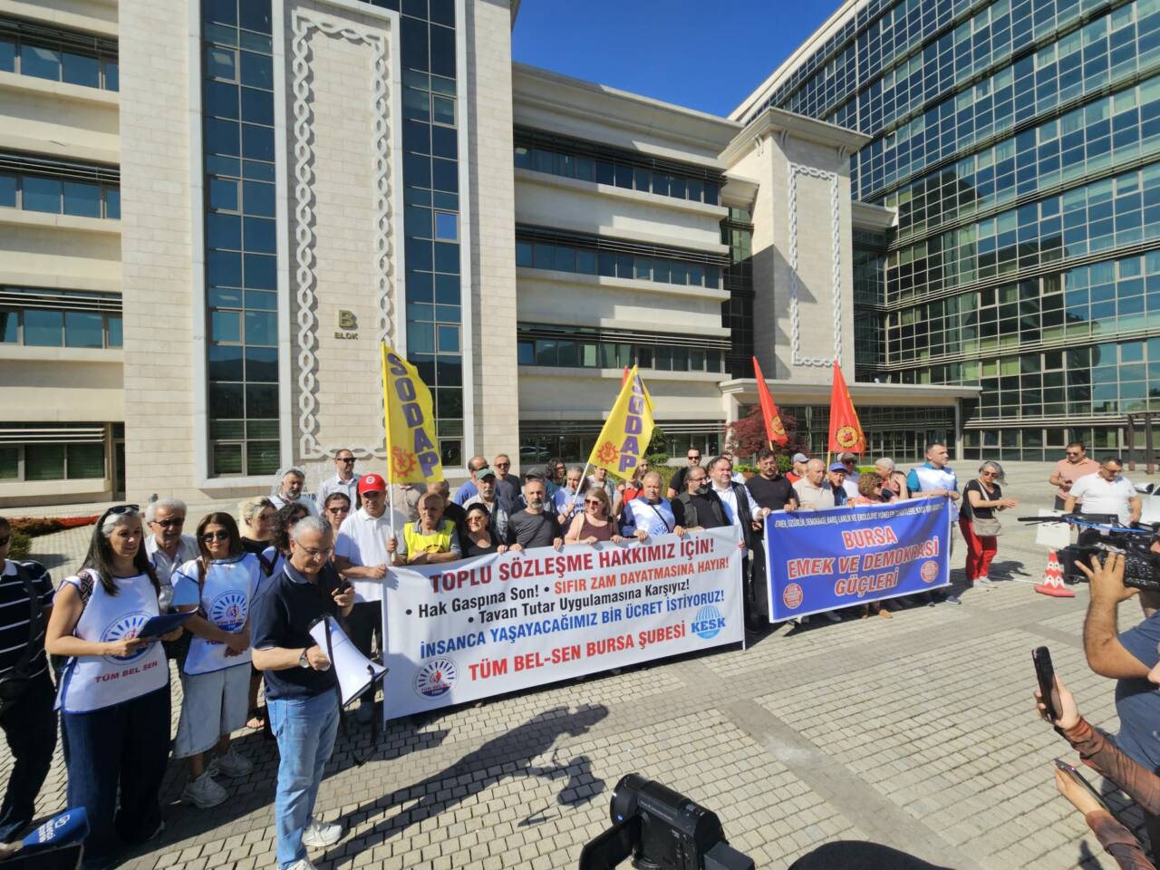 TÜM BEL-SEN' Bursa Büyükşehir binası önünde açıklama 5 whatsapp image 2026 06 16 at 171808 2