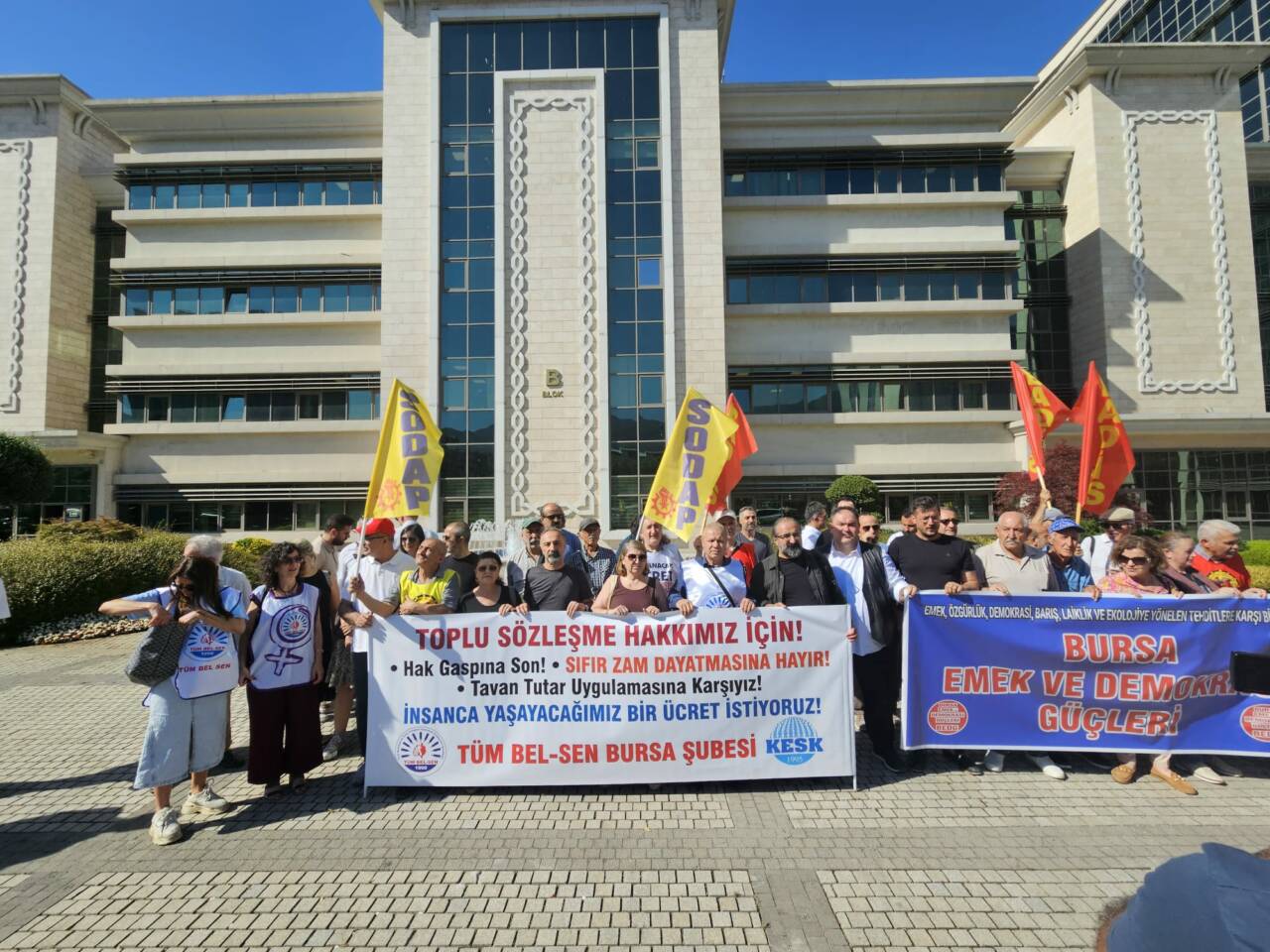 TÜM BEL-SEN' Bursa Büyükşehir binası önünde açıklama 4 whatsapp image 2026 06 16 at 171808 3
