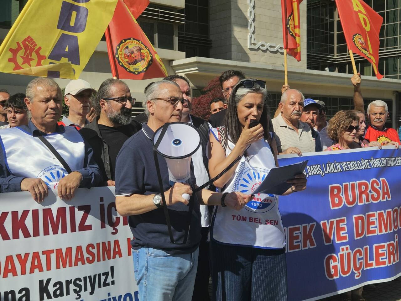 TÜM BEL-SEN' Bursa Büyükşehir binası önünde açıklama 3 whatsapp image 2026 06 16 at 171808