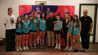 Özel Tan Balat Okulları Küçük Kızlar Voleybol Takımı, Gençlik ve