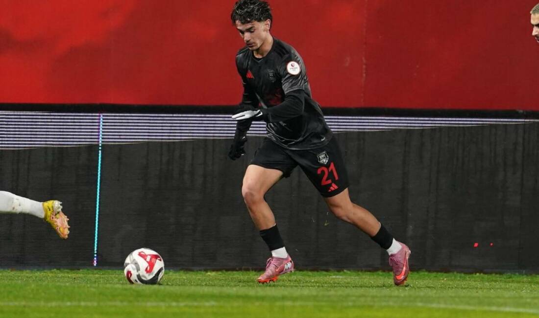 Bursaspor’un sağ kanadına Süper Lig’den yeni aday Yeşil beyazlılar, bonservisi Eyüpspor’da bulunan, geçen sezon Pendikspor’da kiralık oynayan