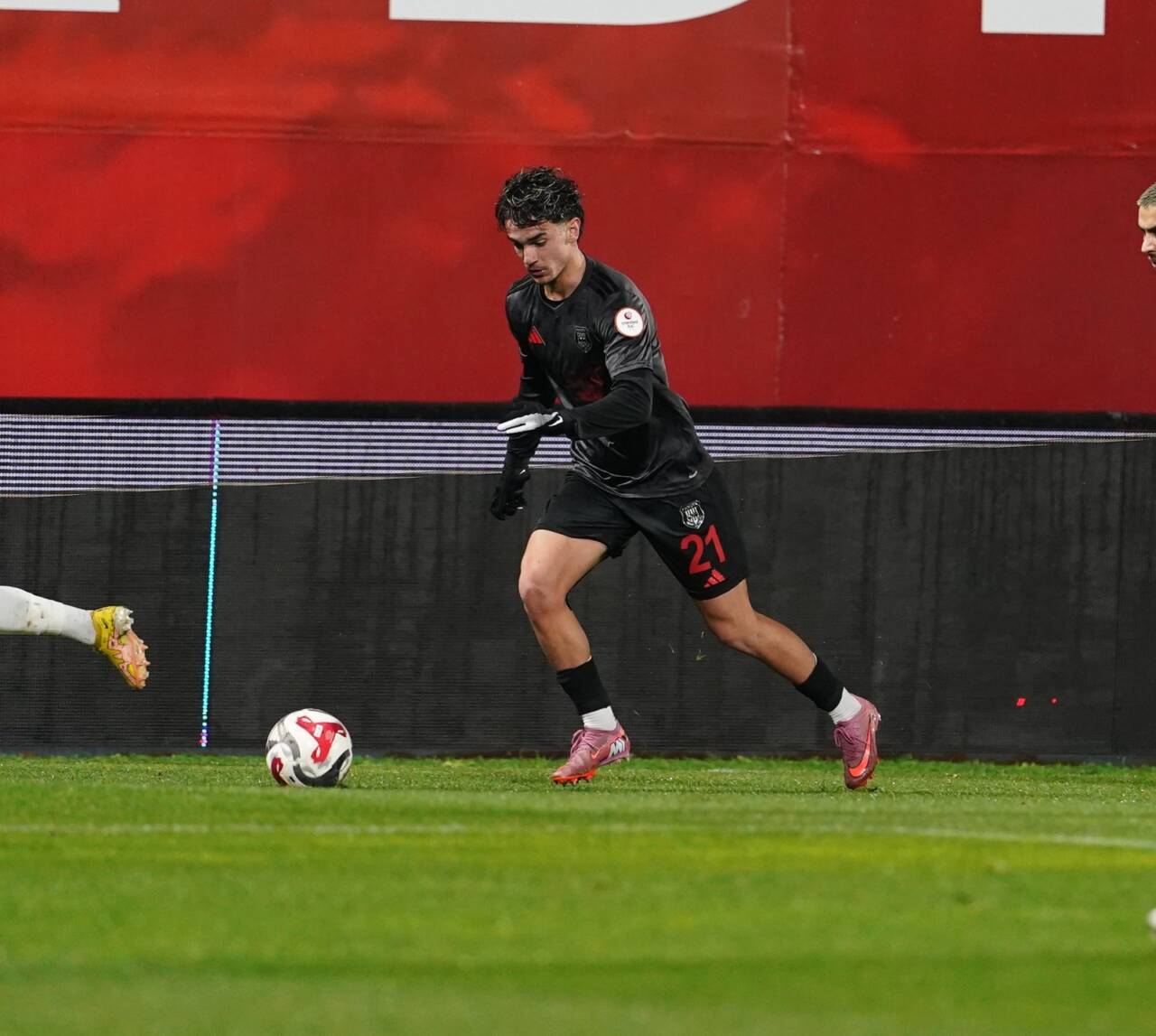 Bursaspor'un sağ kanadına Süper Lig'den yeni aday 5 whatsapp image 2026 06 22 at 175012 1