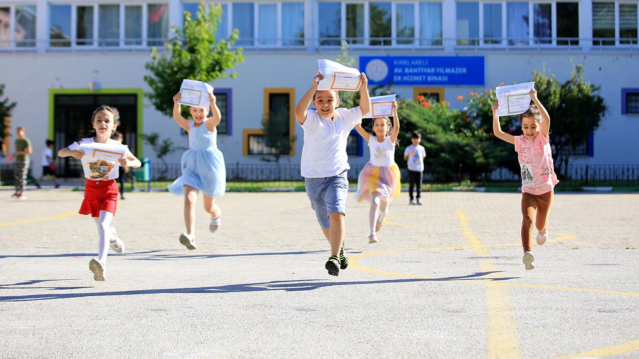Yaz tatiline geri sayım: Milyonlarca öğrenci karne alacak 1 yaz tatiline geri sayim milyonlarca ogrenci karne alacak 0c922873da57