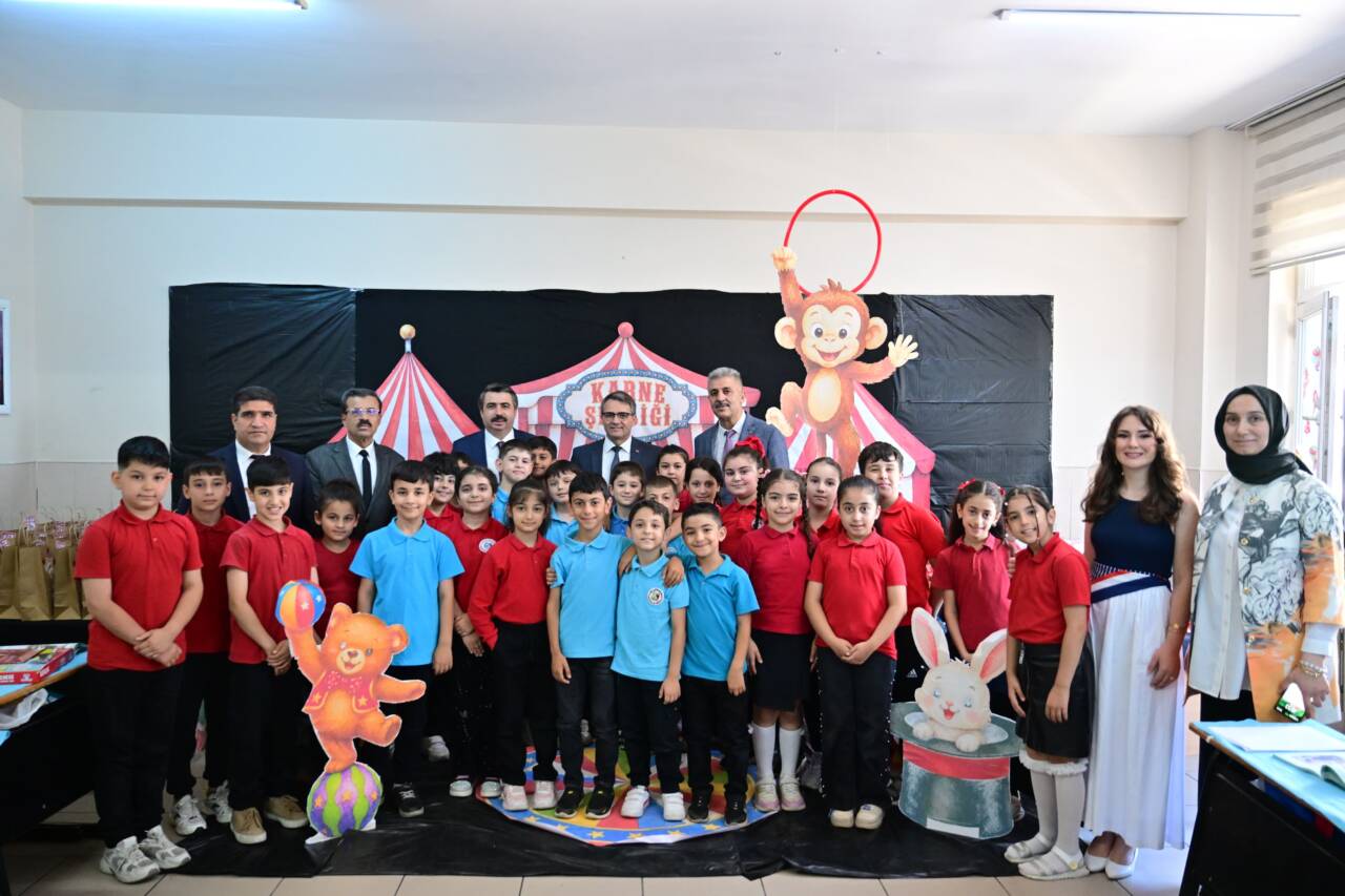 Başkan Oktay Yılmaz, miniklerin karne heyecanına ortak oldu