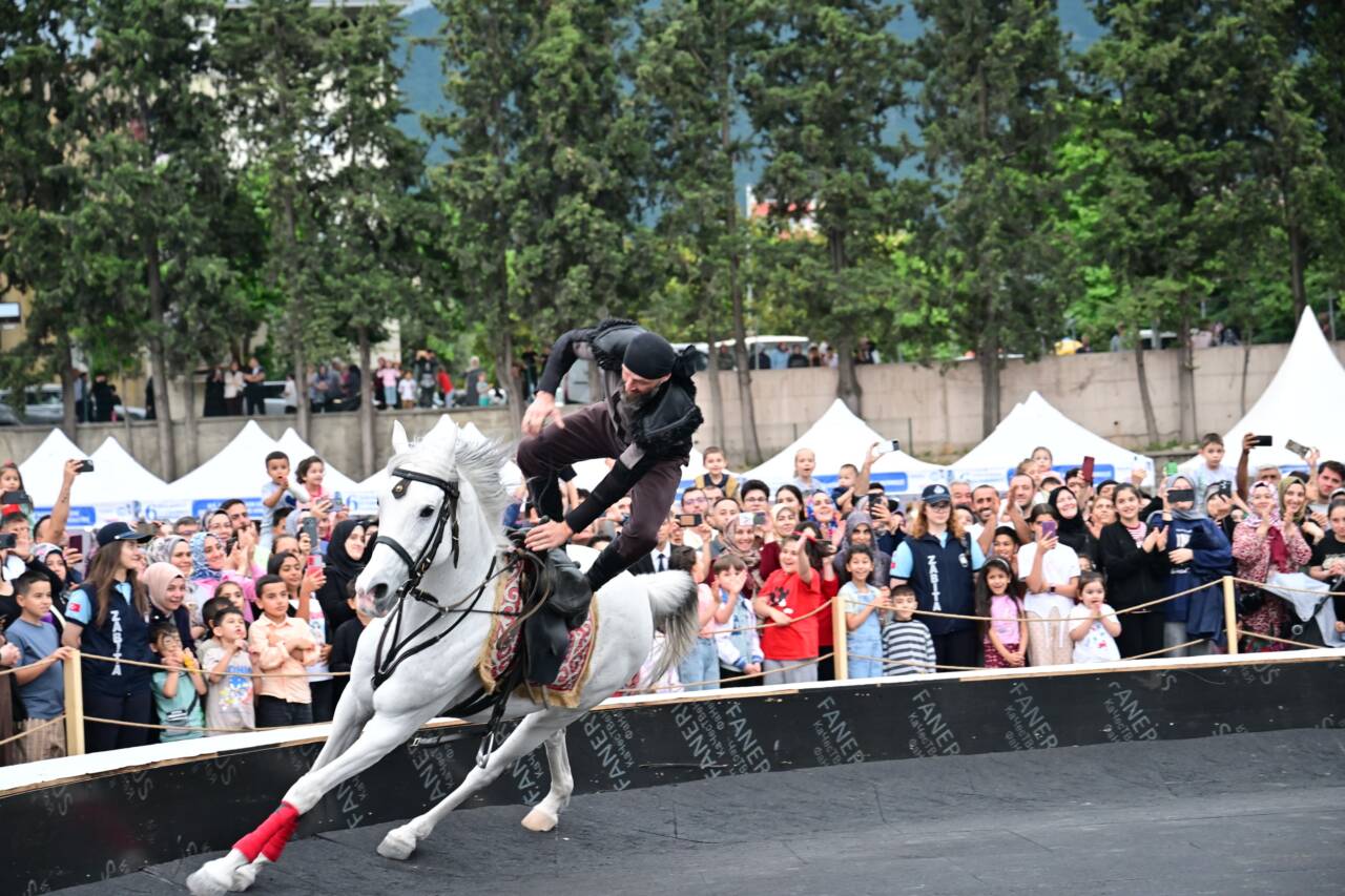 Bursa'da kadın emeği festivalle taçlandı 11 Kadın emeği Bursa'da festivalle taçlandı