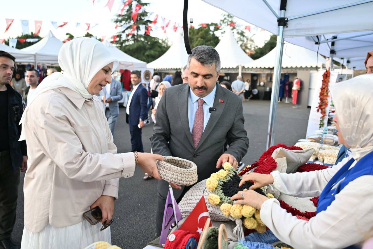 Bursa'da yüzlerce el emeği görücüye çıkıyor! 4 Bursa'da yüzlerce el emeği görücüye çıkıyor!