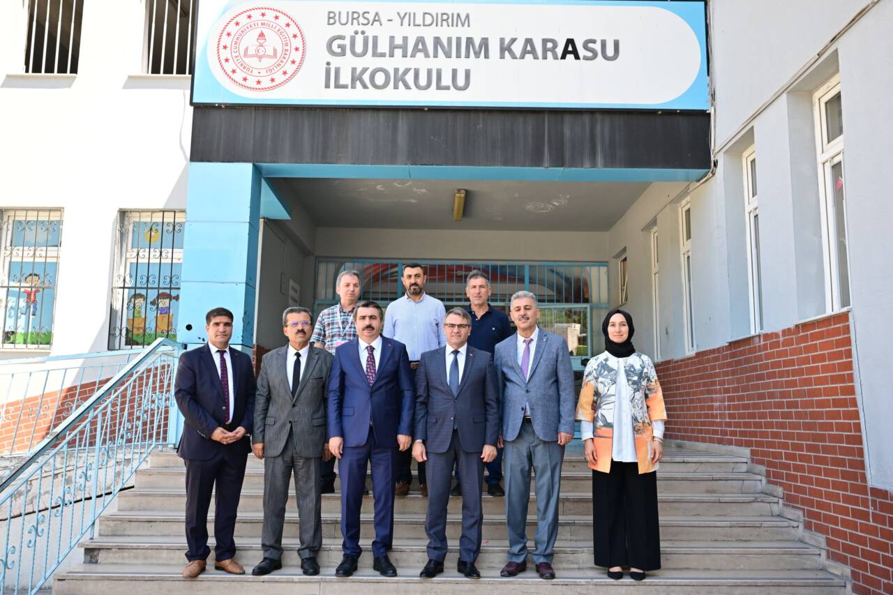 Başkan Oktay Yılmaz, miniklerin karne heyecanına ortak oldu