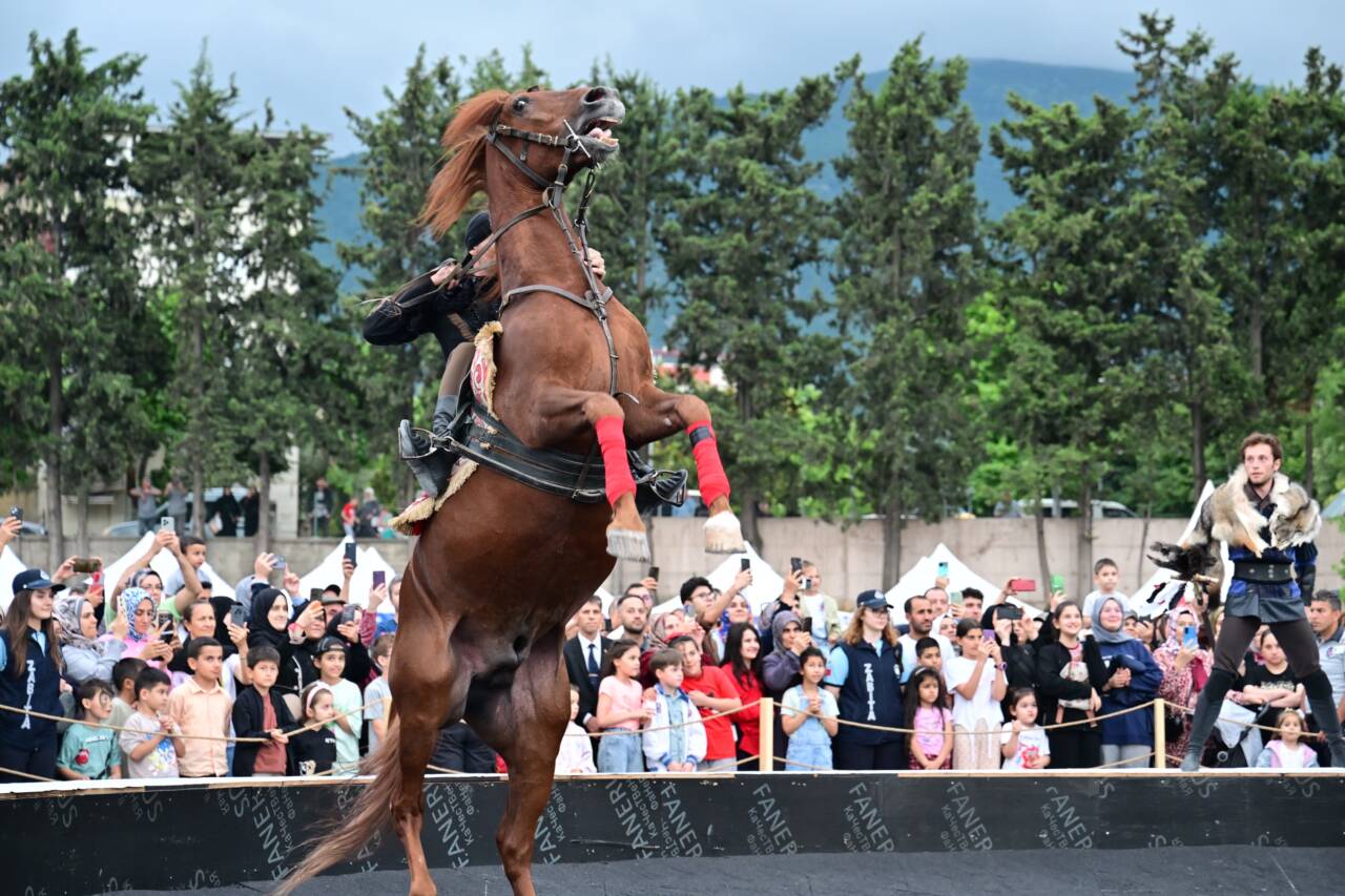 Bursa'da kadın emeği festivalle taçlandı 13 Kadın emeği Bursa'da festivalle taçlandı