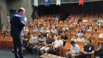 Aile yapısını güçlendirmeye yönelik çalışmalarını sürdüren Yıldırım Belediyesi, vatandaşları bilinçlendiren