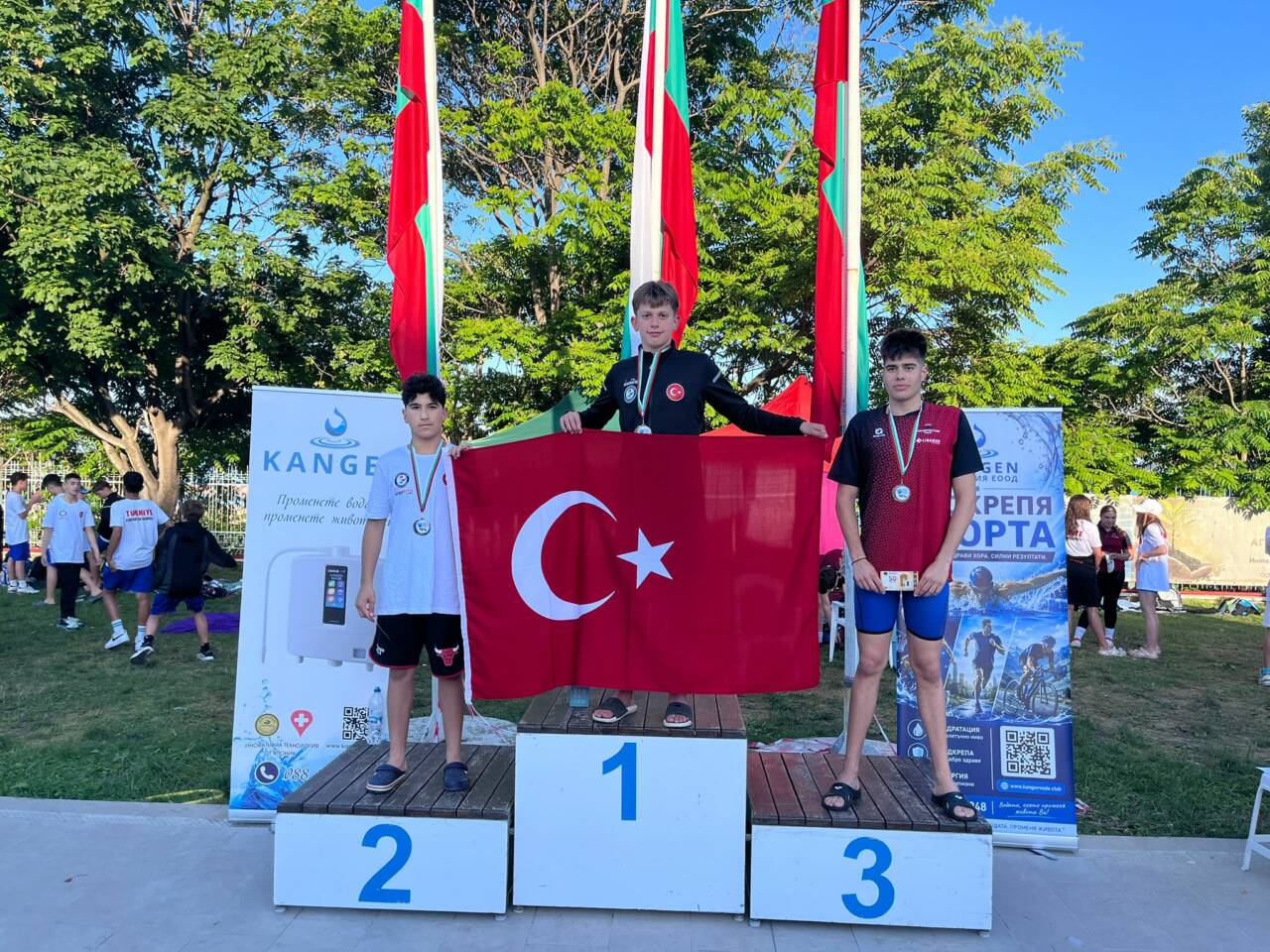 Bursa Yıldırımlı genç yüzücüler Türkiye'nin gururu oldu 1 Bursa Yıldırımlı genç yüzücüler Türkiye'nin gururu oldu