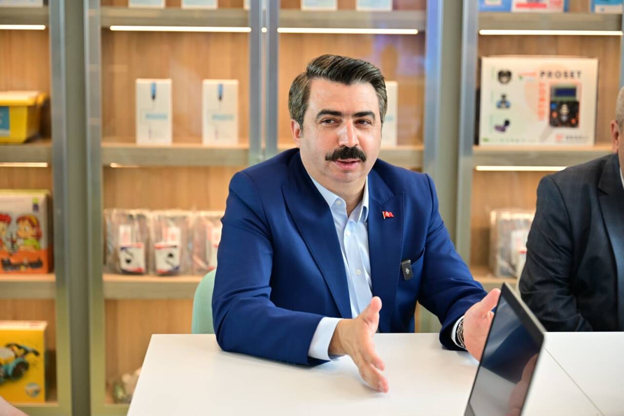 Bursa'da gençlere teknoloji ve yapay zeka eğitimi 3 Bursa'da gençlere teknoloji ve yapay zeka eğitimi