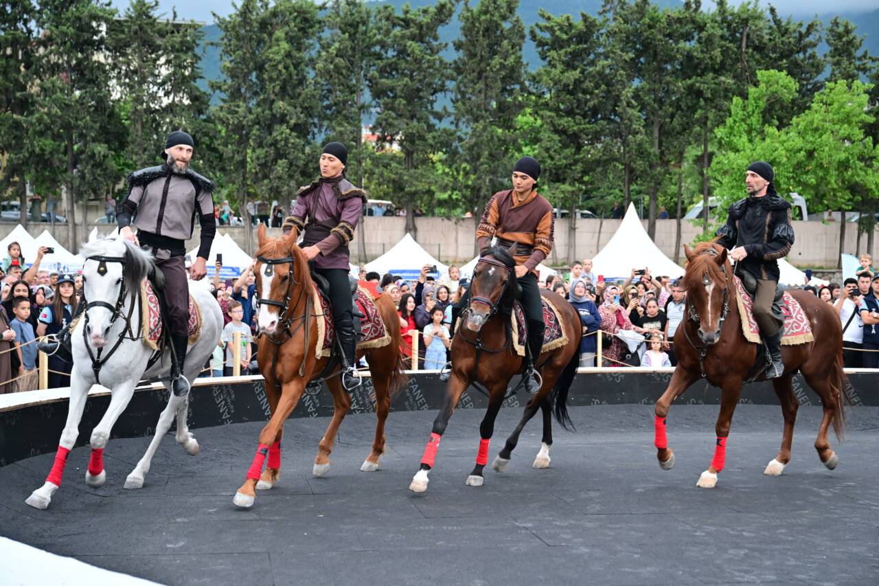 Bursa'da kadın emeği festivalle taçlandı 7 Kadın emeği Bursa'da festivalle taçlandı