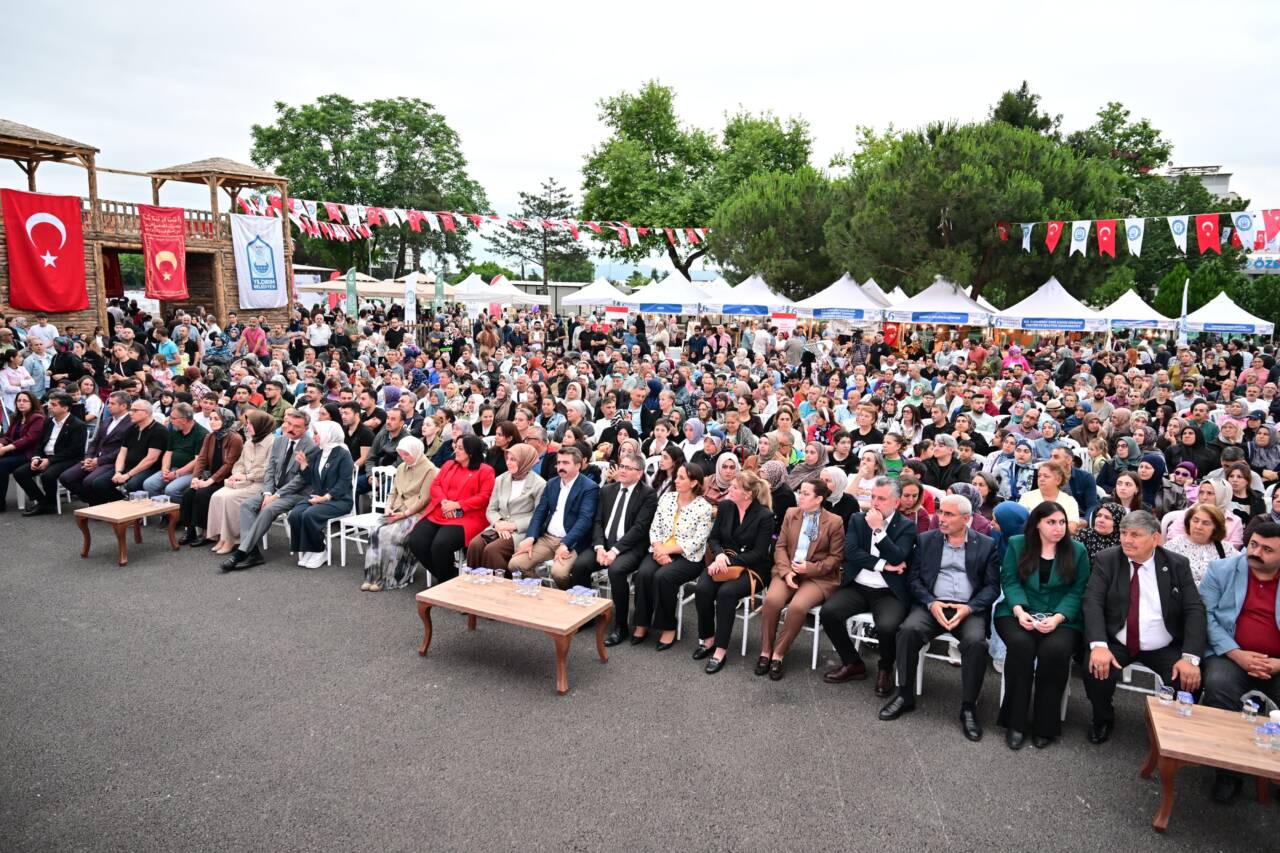 Bursa'da kadın emeği festivalle taçlandı 10 Kadın emeği Bursa'da festivalle taçlandı