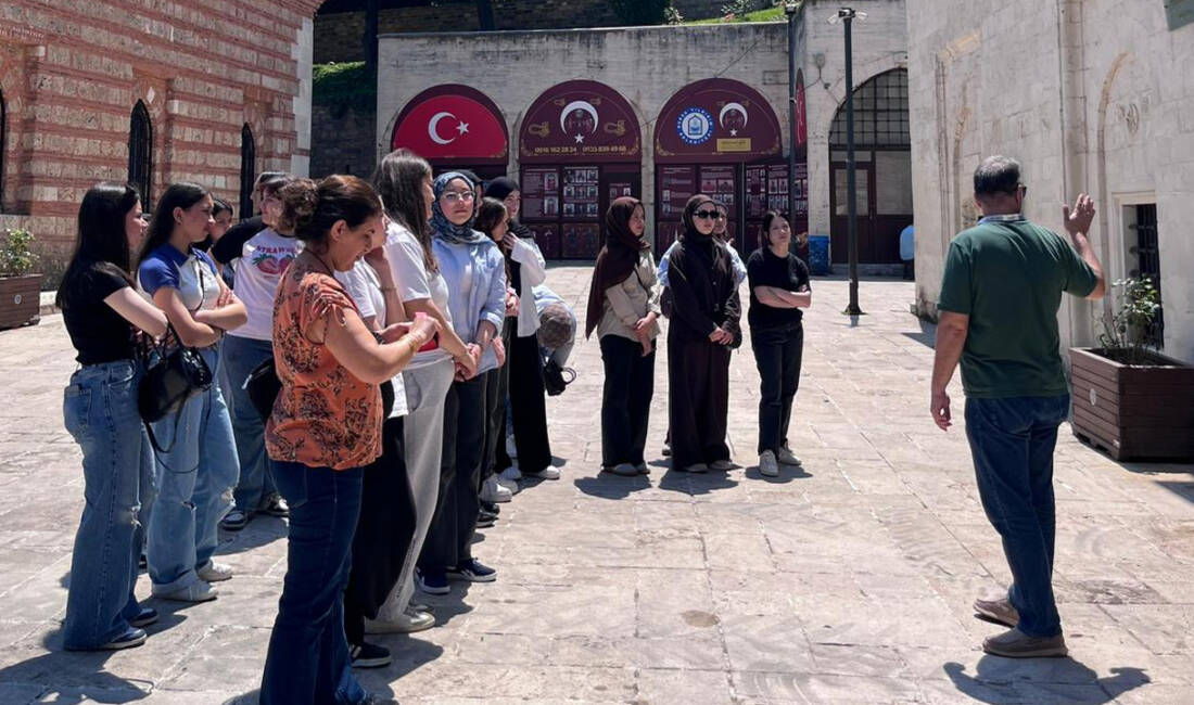 Yıldırım Belediyesi 'Adım Adım Kadim Bursa’ projesi ile gençleri kentin
